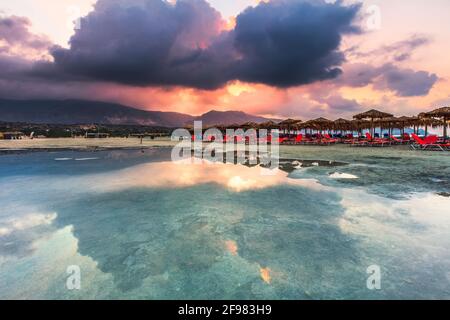 Kreta Island - Rosa Strand von Elafonissi Stockfoto