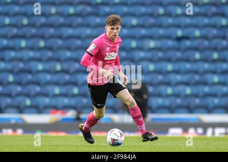 Blackburn, Großbritannien. April 2021. Max Bird #8 von Derby County läuft mit dem Ball in Blackburn, Großbritannien am 4/16/2021. (Foto von Simon Whitehead/News Images/Sipa USA) Quelle: SIPA USA/Alamy Live News Stockfoto