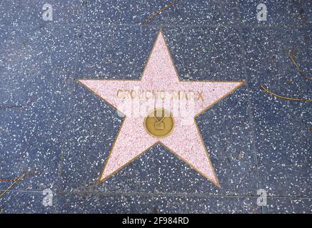 Hollywood, Kalifornien, USA 14. April 2021 EIN allgemeiner Blick auf die Atmosphäre des Komikers Groucho Marx Star auf dem Hollywood Walk of Fame am 14. April 2021 in Hollywood, Kalifornien, USA. Foto von Barry King/Alamy Stockfoto Stockfoto