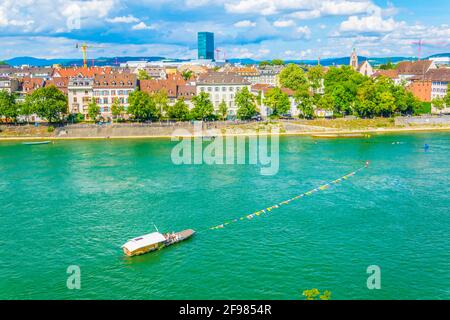 Die traditionelle Fähre überquert den rhein in Basel, Schweiz Stockfoto