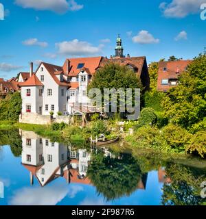 Pegnitz, Kirchturm, Johanniskirche, Kirche, Altstadt, Architektur, Spiegelung, Herbst, Lauf an der Pegnitz, Mittelfranken, Franken, Bayern, Deutschland Stockfoto