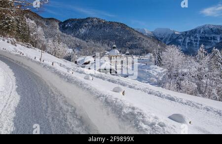 Winterwanderweg im Kloster Ettal, Ettal, Ettaler Sattel, Naturpark Ammergauer Alpen, Oberbayern, Bayern, Deutschland Stockfoto