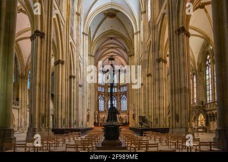 Innenansicht mit Kirchenschiff des Petersdoms in der Altstadt, Regensburg, Donau, Oberpfalz, Bayern, Deutschland, UNESCO-Weltkulturerbe Stockfoto