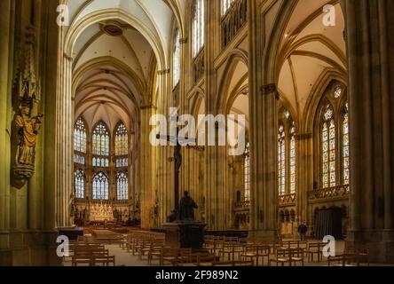 Innenansicht mit Kirchenschiff des Petersdoms in der Altstadt, Regensburg, Donau, Oberpfalz, Bayern, Deutschland, UNESCO-Weltkulturerbe Stockfoto