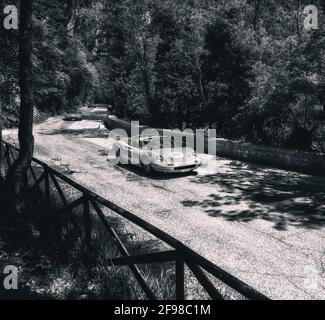 GOLA DEL FURLO, ITALIEN - 19. MAI 2017: GOLA DEL FURLO, ITALIEN - 19. MAI: FERRARI 246 DINO GTS 1973 Stockfoto