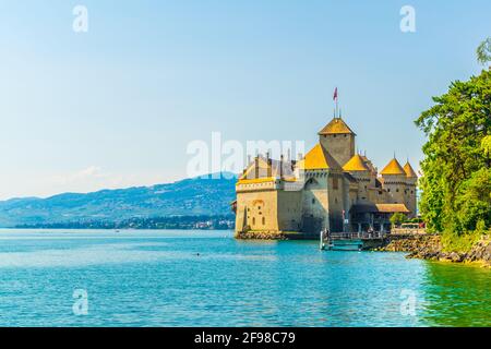 Schloss Chillon liegt am Ufer des Genfer Sees in Schweiz Stockfoto