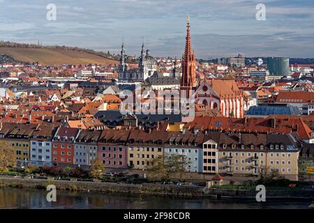 Blick von der Festung Marienberg auf die historische Altstadt und die Alte Mainbrücke von Würzburg und den Main, Unterfranken, Franken, Bayern, Deutschland Stockfoto