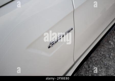 Das Side 6.3 AMG Badge mit AMG Styling auf dem Seite EINES Mercedes Benz E63S AMG W212 aus dem Jahr 2013 Stockfoto