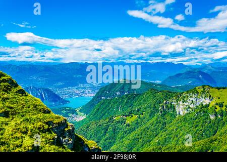 Luftaufnahme des Luganer Sees vom Monte Generoso, Schweiz Stockfoto