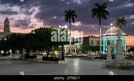 Pavillon, maurische Architektur im Parque Céspedes Central Park in Manzanillo, Granma, Kuba Stockfoto