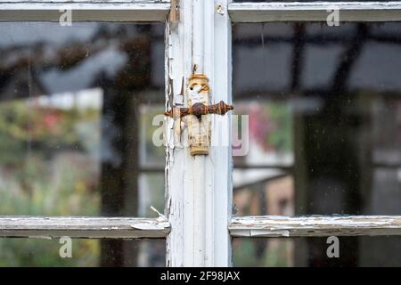 Deutschland, Rheinland-Pfalz, Gleiszellen-Gleishorbach, altes Fenster. Stockfoto