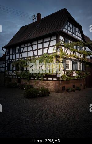 Deutschland, Rheinland-Pfalz, Gleiszellen-Gleishorbach, Fachwerkhaus in der Winzergasse. Stockfoto