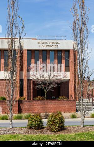 BRISTOL, TN-VA, USA-7 APRIL 2021:The Bristol, Virginia Courthouse. Stockfoto