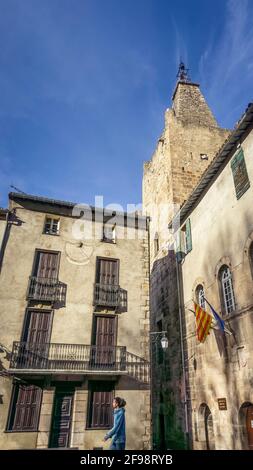 Rathaus in Villefranche de Conflent und Abbiegung von Viguier. Ehemaliges Gefängnis, erbaut im XII Jahrhundert. Plus belles villes de France. Das befestigte Dorf ist ein UNESCO-Weltkulturerbe. Stockfoto