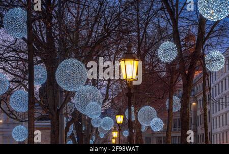 Weihnachtsbeleuchtung am Promenadeplatz in München, Oberbayern, Bayern, Deutschland, Europa Stockfoto