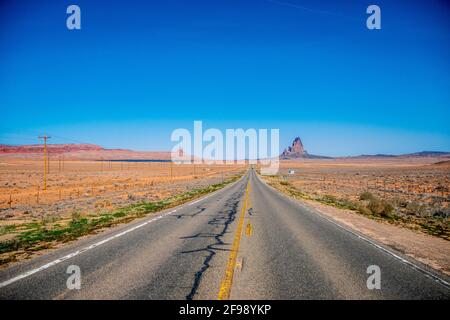 Weg zum Monument Valley in Utah - Reisefotografie Stockfoto