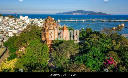 04. April 2021 - Ponagar oder Thap Ba Po Nagar Ist ein Cham Tempel Turm in der Nähe von Nha Trang Stadt in Vietnam Stockfoto