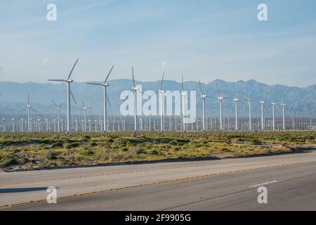 Die Windmühlen von Palm Springs in Kalifornien - Reisefotografie Stockfoto