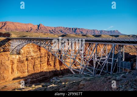 Navajo-Brücke über den Colorado River in Arizona - Reisefotografie Stockfoto