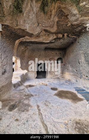 Vardzia ist ein spektakuläres Höhlenkloster in der Nähe von ASPINDZA im Süden Georgiens. Es sieht aus wie eine der Filmsets von Herr der Ringe, obwohl es war’ Stockfoto