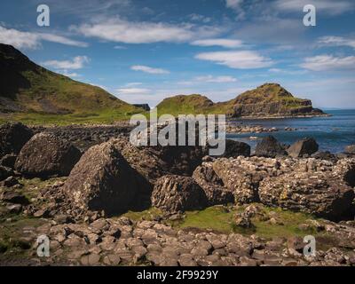 Die typischen Felsformationen der Giants Causeway in Nordirland - Reise Fotografie Stockfoto