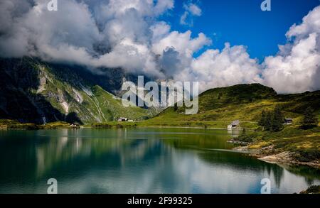 Erstaunliche Schweiz - Bergsee Truebsee - Reisefotografie Stockfoto