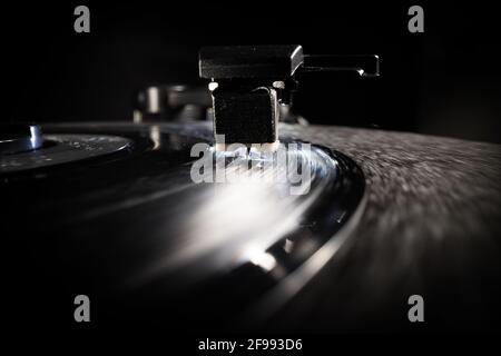 Vinyl-Plattenspieler in Nahaufnahme - extreme Makroaufnahme Stockfoto