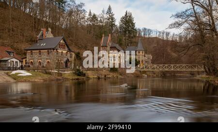 Deutschland, Sachsen-Anhalt, Treseburg, Blick über den Bode zu Hotels und Pensionen in Treseburg, Harz Stockfoto