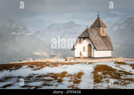 Alpinkapelle des Hl. Antonius auf dem Pralongia-Hochplateau, bei Corvara, Alta Badia, Südtirol, Italien, Europa Stockfoto