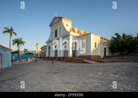 Kirche der Heiligen Dreifaltigkeit und Basilika Menor de San Francisco de Asis auf der Plaza Mayor und in Trinidad, Provinz Spiritus Sancti, Kuba Stockfoto