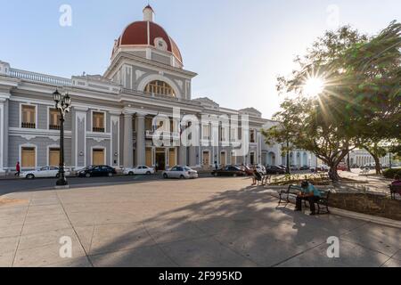 Rathaus im Jose Marti Park in Cienfuegos, Provinz Cienfuegos, Kuba Stockfoto