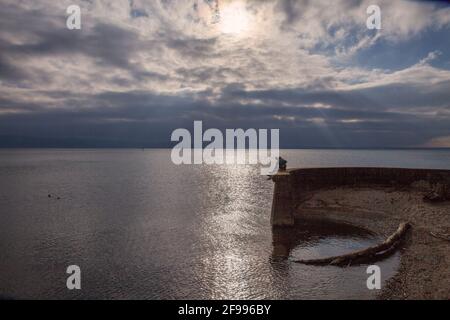 Bodensee, Frühling, Paar auf Schloss Montfort, Hinterlicht Stockfoto