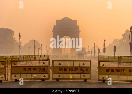 India Gate, Neu-Delhi, März-2019: Es ist ein Triumphbogen-Kriegsdenkmal im architektonischen Stil, das von Sir Edwin Lutyens an 82,000 Soldaten der Inder entworfen wurde Stockfoto