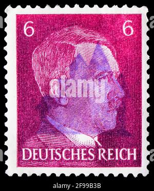 MOSKAU, RUSSLAND - 4. NOVEMBER 2019: Im deutschen Reich gedruckte Briefmarke zeigt Adolf Hitler (1889-1945), Kanzler, Adolf Hitler Serie, um 1941 Stockfoto