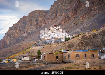 Kye Gompa auch geschrieben Ki, Key oder Kee ist ein größtes tibetisch-buddhistisches Kloster auf einer Höhe von 4166 m in der Nähe des Spiti Flusses im Spiti Tal von Stockfoto