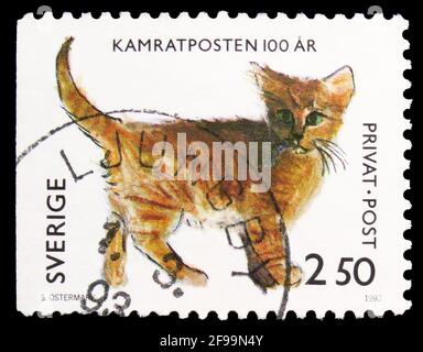 MOSKAU, RUSSLAND - 4. NOVEMBER 2019: In Schweden gedruckte Briefmarke zeigt Kitten (Sabina Ostermark), Rebate-Briefmarken - Kinderzeichnungen Serie, um 1 Stockfoto