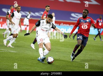 Jordan Ferri aus Montpellier, Jonathan Ikone aus Lille während des Fußballspiels der französischen Meisterschaft Ligue 1 zwischen LOSC und Montpellier HSC am 16. April 2021 im Pierre-Mauroy-Stadion in Villeneuve-d'Ascq in der Nähe von Lille, Frankreich - Foto Jean Catuffe / DPPI / LiveMedia Stockfoto