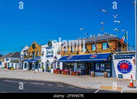 HOWTH, IRLAND, 11. MAI 2017: Fischrestaurants im Hafen von Howth, Irland Stockfoto