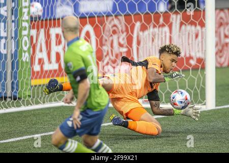 Minnesota United FC Torwart Dayne St. Clair (97) spart sich in der zweiten Hälfte eines MLS-Spiels gegen den Minnesota United FC im Lumen Field Stockfoto
