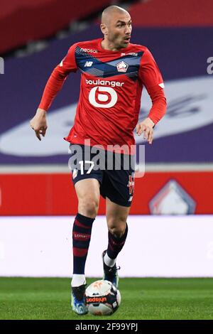 Burak Yilmaz, der türkische Stürmer von Lille, läuft beim Fußballspiel der französischen Ligue 1 zwischen Lille (LOSC) und Montpellier (MHSC) am 16. April 2021 im Stade Pierre Mauroy in Villeneuve d’Ascq mit dem Ball.Foto: Julie Sebadelha/ABACAPRESS.COM Stockfoto