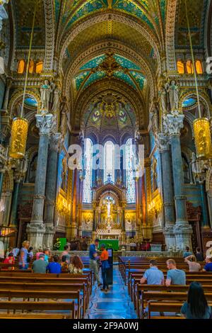 LYON, FRANKREICH, 23. JULI 2017: Innenraum der Basilika Notre-Dame de la Fourviere in Lyon, Frankreich Stockfoto