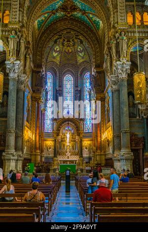 LYON, FRANKREICH, 23. JULI 2017: Innenraum der Basilika Notre-Dame de la Fourviere in Lyon, Frankreich Stockfoto