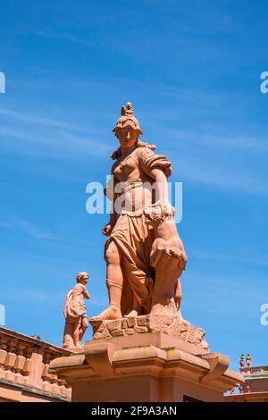 Deutschland, Baden-Württemberg, Rastatt, Wohnhaus, Statuen an der Auffahrt zum Haupthof. Die Runde wurde unter Markgraf Ludwig Wilhelm von Baden-Baden gebaut. Stockfoto