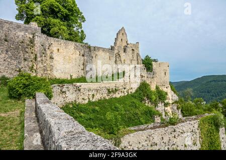 Deutschland, Baden-Württemberg, Bad Urach, Ruine der Burg Hohenurach, im 11. Jahrhundert von den Grafen von Urach im 16. Jahrhundert zu einer Festung ausgebaut. Stockfoto