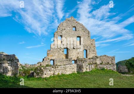 Deutschland, Baden-Württemberg, Bad Urach, Ruine der Burg Hohenurach, im 11. Jahrhundert von den Grafen von Urach im 16. Jahrhundert zu einer Festung ausgebaut. Stockfoto