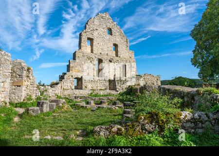 Deutschland, Baden-Württemberg, Bad Urach, Ruine der Burg Hohenurach, im 11. Jahrhundert von den Grafen von Urach im 16. Jahrhundert zu einer Festung ausgebaut. Stockfoto