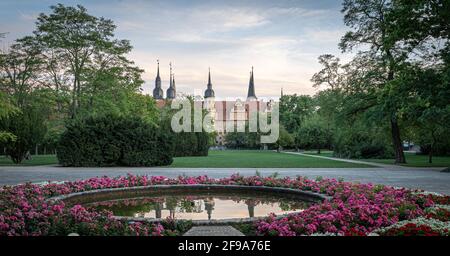 Schöne Sicht auf den Park im Schloss Merseburg, Deutschland Stockfoto