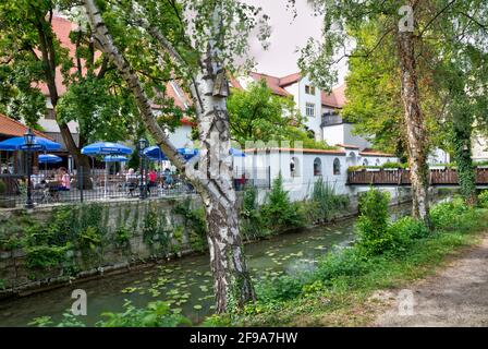 Biergarten, Weisses Bräuhaus, Weisses Bierbrauerei, Restaurant, Gastronomie, Hausfassade, historisch, Architektur, Kelheim, Bayern, Deutschland, Europa Stockfoto