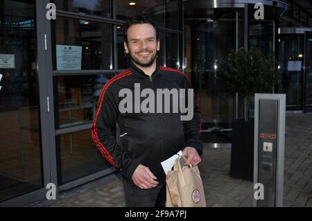 Steffen Henssler bei der Ankunft zur TV-Aufzeichnung der Talkshow 'Riverboat' im Studio 3 der Media City Leipzig. Leipzig, 16.04.2021 Stockfoto