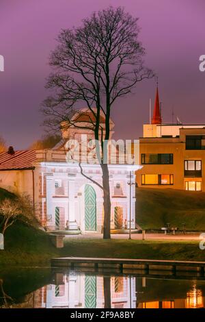 Parnu, Estland. Tallinn Tor Ist Historische Festung Von Parnu. Tor aus dem 17. Jahrhundert. Nachtansicht Stockfoto